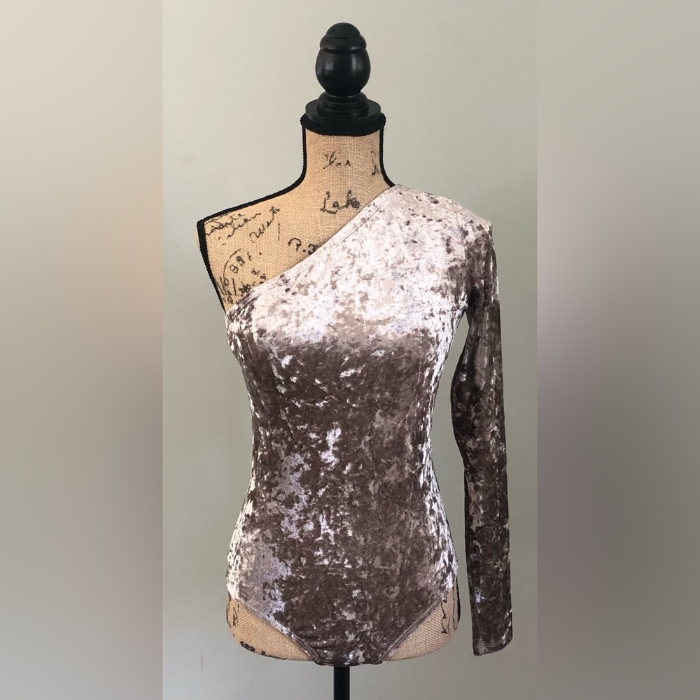 GUESS ONE SHOULDER CRUSHED VELVET MUTED GREY-ISH GREEN THONG BODYSUIT SIZE SMALL